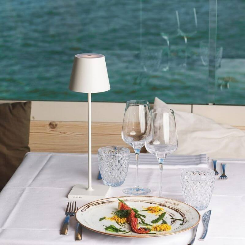 Outdoor Touch Table Lamps Desk Modern Bedroom Light Rechargeable Bar Cordless Restaurant Table Lamp with USB Charging Port